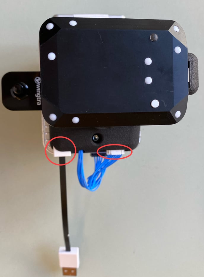 Altum white connector